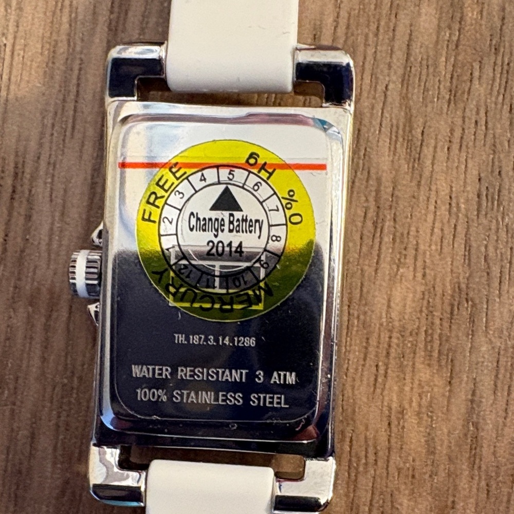 Tommy Hilfiger White Strap double raped Watch with Silver Accents - Picture 5 of 9